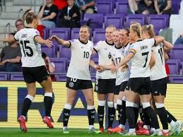 一裁一签： 芝加哥公牛队宣布与河村永辉签下一份双向合同。 河村永辉将顶替刚刚被芝加哥裁掉的特伦汀·弗劳尔斯。